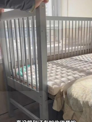 榉木实木拼接儿童床拼接床婴儿床拼接大床加宽床宝宝床边小床 真没想到还有如此优质的儿童拼接床,它的边角圆润,孩子玩耍也不用担心磕碰到。加高的护栏,让宝宝睡觉更安心。加厚且密铺的加粗铺板,承重能力超强,十分耐用。这样的好东西,居然还有人说是智商税?赶快下单购买吧!#拼接床 #拼接床婴儿床 #拼接床定制 #拼接床源头工厂 #拼接床推荐