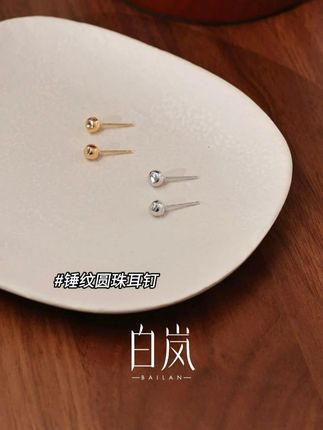 锤纹圆珠耳钉 | 简约圆珠,锤纹似岁月纹理#白岚锤纹圆珠耳钉 #白岚珠宝旗舰店 #白岚 #白岚在地美学 ZY2508