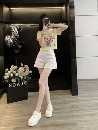 上新啦~ 小个子穿搭时尚套装女2025夏洋气减龄短款短袖T恤牛仔短裤两件套#夏季新款 #小个子显高显瘦套装 #ootd穿搭 #烫钻短袖 #牛仔短裤