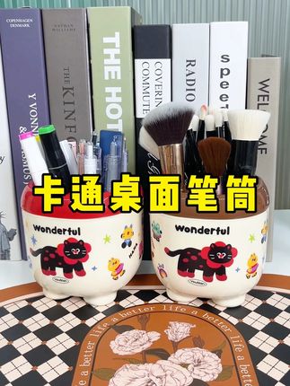 桌子乱糟糟的就放一个这个卡通笔筒,分格的设计,各种笔和文具还有化妆刷都可以放进去,整整齐齐,找起来也特别方便#卡通笔筒 #化妆刷收纳盒 #开学必备 #开学啦 #学习用品