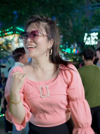 开心每一天,永远没烦恼 #随性摇摆#户外舞蹈#跟着节奏嗨起来#浅跳一下#舞台无处不在