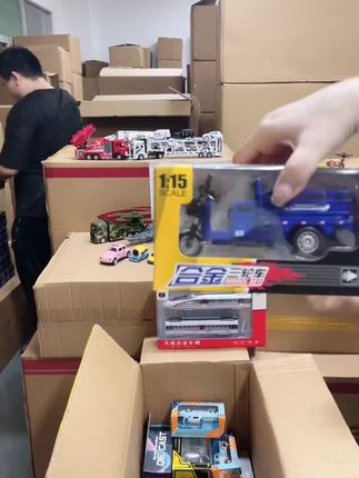 语音倒车请注意三轮车模型仿真合金回力声光三蹦子快递车玩具#儿童玩具 #合金车模 #儿童汽车模型拼装玩具 #儿童礼物 #儿童益智玩具