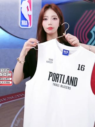 NBA旗舰店直播中,杨瀚森运动背心福利炸不停!#短袖t恤 #夏季新款 #夏日通勤休闲穿搭 #NBA