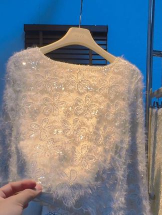 2025年秋冬 韩版重工亮片圆领外穿打底衫显瘦高腰短款镂空长袖#韩版穿搭 #秋冬穿搭 #打底衫女 #显瘦穿搭 #上衣穿搭