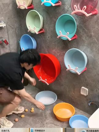 #兔耳朵脸盆架  可以收纳多个脸盆,家里的刷鞋都可以挂上去,还不占空间 #免打孔  #小兔脸盆置物架  #好物推荐