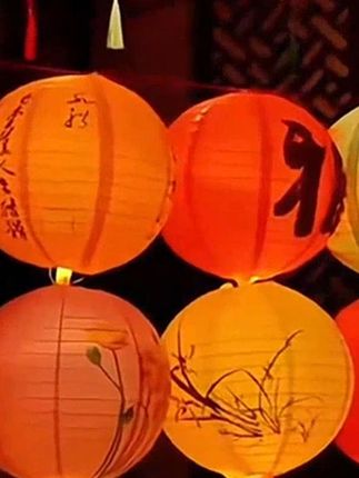 #见者好运 #心想事成太好看了 #景点打卡 中秋#古街古巷 灯笼串 户外防水绸布款灯笼串~经久耐用,庭院装饰挂串~ #人间烟火最抚人心
