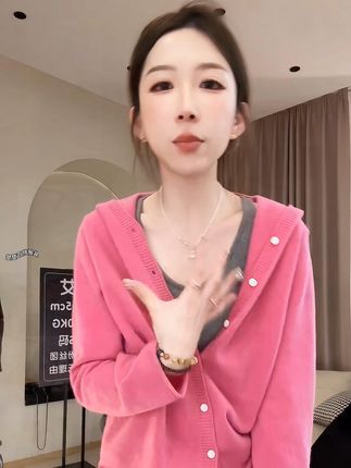 #显瘦穿搭 秋韩系超好看纯色连帽设计感宽松针织上衣搭配休闲阔腿裤两件套#简约搭配 #小众设计感 #高级感穿搭分享 #时髦精