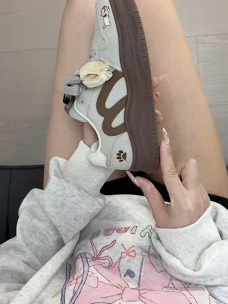 绒面郁金香刺绣鞋子来啦! #百搭鞋子 #女鞋 #新鞋到了 #时尚美鞋 #鞋子控