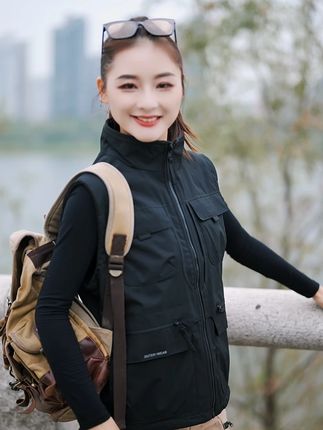 双面马甲保暖轻便, 这款马甲采用保暖轻盈的摇粒绒面料制成,保暖效果出色,而且方便运动,#马甲 #双面马甲 #马甲两穿 #中老年穿搭 #品质男装