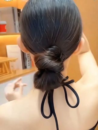 简单易学的气质中盘发~你也赶紧试试吧!#美出高级感 #造型教程 #头饰发饰