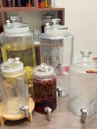 还在纠结泡酒瓶的,看看这个加厚玻璃的,瓶口硅胶圈密封很好,泡酒美观实用!