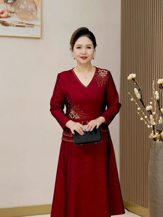 岁月凝华,礼映芳华。妈妈专属婚宴礼服,显瘦舒适绽放幸福时刻 #显瘦穿搭 #优雅知性 #喜婆婆喜妈妈婚宴装 #中老年女装