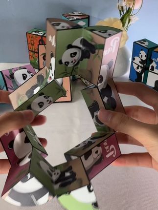 小朋友从小培养专注力和动手能力很重要,可以试试这款#百变魔方 ,没有固定玩法,多种造型还能锻炼逻辑思维
