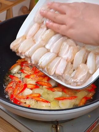喜欢吃蟹肉又不爱剥壳的,试试我家鲜剥蟹腿肉。活蟹急冻现剥,非常新鲜,口感跟活蟹没什么区别#谁懂这一口的好吃程度 #蟹腿肉 #不花心 #美食 #生鲜