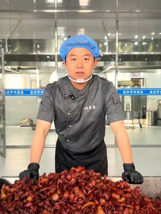 #哎呀妈呀太香了 妈呀这个新出锅的风干牛肉筋,真对是太香了,喜欢吃这筋连着肉肉连着筋的宝子冲起来吧 #内蒙特产 #哒哒草原 #牛肉筋