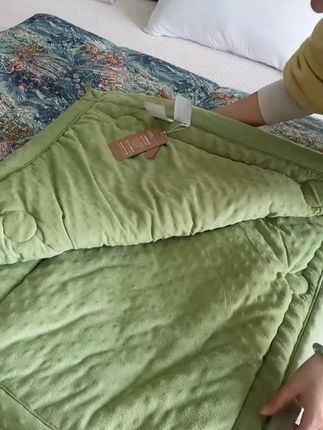 几十块钱买个可以机洗的豆豆绒被,别看便宜,面料柔柔软软.贴身盖贼舒服#源头实力厂家 #居家好物