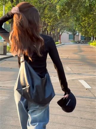 单肩包时尚百搭软皮休闲通勤斜挎包 高级感女包2025新款ins大容量#包包种草 #美包分享 #包包 #穿出高级感 #显瘦穿搭