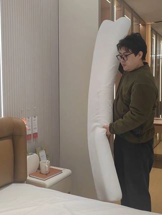 比人还高的枕头你见过吗? #提高睡眠质量 #枕头 #记忆棉枕头 #情侣枕头 #好睡眠