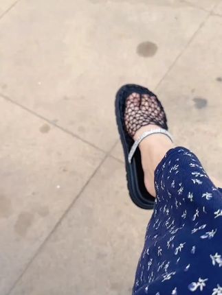 小众编织镂空网纱凉拖女2025夏季新款欧美时尚平底透气包头水钻鞋#凉拖 #夏季新款 #拖鞋 #平底透气 #水钻
