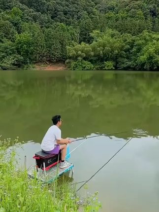 夏季炎热闷热大鱼不开口,带上这款龙王恨最新调整状态的青龙霸道颗粒快速穿透水层激发鱼儿开口觅食,喜欢钓大鱼的不妨带上它去试一试。#饵料窝料 #颗粒窝料 #钓大青 #爆护饵料 #钓鱼人