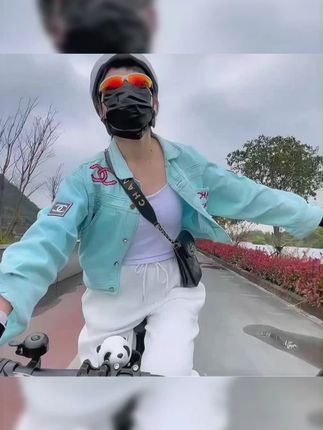 自行车手机架骑行自拍杆山地公路车一体扁把伸缩拍摄支架万向调节#自行车手机架 #骑行自拍杆 #万向调节 #拍摄支架 #骑行装备