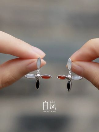 厝色花砖耳钉|大小适中衬脸型,三重肌理随光显层次。搭棉麻显文艺,日常戴也能藏着匠心巧思#白岚 #白岚在地美学 #古厝生 #7月新品 #白岚官方旗舰店 ED4681-TC202507