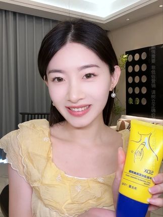 护颈越早越好,颈纹这个东西真的巨显老!姐妹们听我的赶紧保养起来吧~#SDX #SDX淡纹小金管