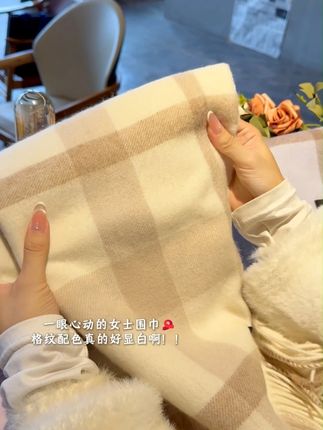 很有质感的羊毛围巾,不起球不掉毛,太适合初秋了#围巾#秋天的第一条围巾#羊毛围巾#氛围感围巾#早秋穿搭
