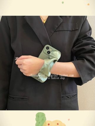 绿色丝巾护腕苹果14手机保护壳iphone13promax网红12新款11潮15#苹果手机壳 #绿色丝巾壳 #手机保护 #网红手机壳 #时尚配件