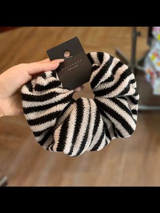 韩国东大门黑白针织撞色条纹肥肠圈秋冬温柔简约毛线扎发头绳发圈#肥肠圈 #头绳发圈 #发圈 #发圈头绳 #肥肠圈发饰