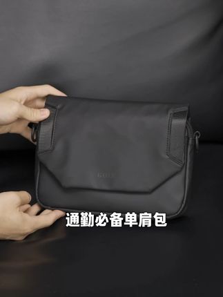 百元价位就能ge高质感和实用性,学生党和打工人闭眼冲! #高尔夫单肩包 #golf斜挎包 #夏季新款#夏日fitcheck卷起来了 #拯救出片率的穿搭 @DOU+小助手 @抖音小助手