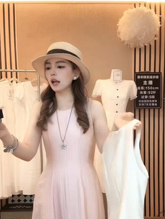 法式粉色无袖背心连衣裙子女夏2025年新款高级感收腰显瘦长裙 法式粉色无袖背心连衣裙子女夏2025年新款高级感收腰显瘦长裙 #无袖连衣裙  #收腰连衣裙  #高级感穿搭  #显瘦显高显气质  #遮肉显瘦连衣裙