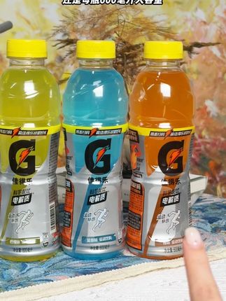 谁懂啊!佳得乐这 8 瓶装直接把四种果味玩明白了!柠檬鲜爽、蓝莓醇厚、西柚劲酸、橙味清甜,每瓶电解质拉满#百事可乐