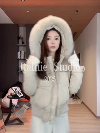 超美冬日穿搭分享!米白色狐狸毛毛领太绝了 #冬季穿搭 #羽绒服穿搭 推荐 #时尚穿搭