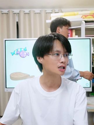 开学季必抢益智积木海洋动物3-14岁儿童玩具 #开学季 #益智玩具 #儿童礼物 #拼装积木 #亲子互动 开学季好礼来啦!这款透明海洋动物积木拼装玩具,专为3-14岁小朋友设计。色彩缤纷的透明积木块,可以拼出各种可爱的海洋生物造型,激发孩子的创造力和动手能力。安全环保材质,边角圆润不伤手,让孩子在玩耍中学习认知海洋世界。简单易上手的拼装过程,培养孩子的专注力和逻辑思维,是寓教于乐的理想选择。适合作为开学礼物、生日礼物或日常奖励,陪伴孩子快乐成长!