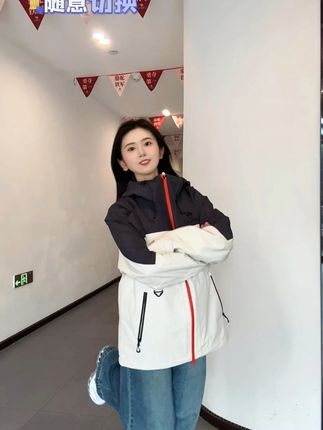 志在四方 #冲锋衣#户外穿搭#休闲百搭#骆驼凌波冲锋衣#男女同款