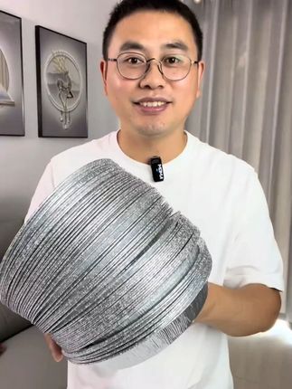 厨房必备的锡纸盘来啦!超大容量设计,轻松满足家庭聚餐需求。加厚材质耐高温,烤箱微波炉都能用,烤肉烤鱼烤蔬菜不粘底,用完直接扔掉不用洗盘,简直是懒人福音!食品级材质安全放心,日常做饭、户外野餐都合适,实用性拉满!#锡纸盘 #厨房好物 #大容量 #家用烘焙 #懒人厨房神器