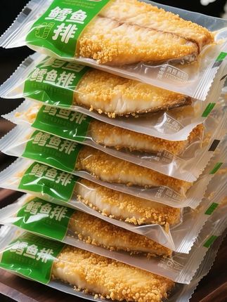 一口咬下深海鳕鱼排,“咔滋”声在齿间迸发!金黄酥脆的面包糠外壳层层碎裂,内里雪白鳕鱼肉鲜嫩多汁,咸香滋味与海洋鲜甜交织。外酥到掉渣,内软嫩弹牙,浓郁香气直钻鼻尖。不管是解馋独食,还是搭配蘸酱、配餐享用,都很满足,美味根本停不下来!#深海鳕鱼排 #舌尖上的美味 #好吃到停不下来 #大人小孩都爰吃 #抖音美食推荐官