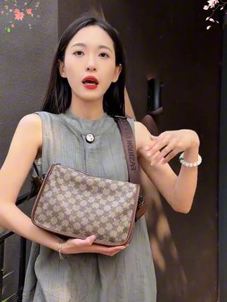 喜欢特别但是不张扬的女包,这个就很合适,您感觉如何?#包包推荐 #美包分享 #包包