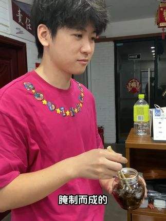 【儿时味】湖南特产老坛晒辣椒微辣网红开胃下饭菜拌饭拌面#下饭神器 #辣椒酱 #下酒菜 #湖南特产 #儿时味