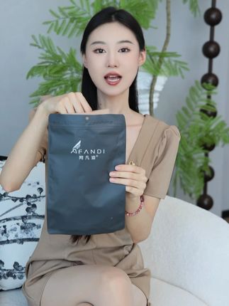 阿凡迪丝袜 防勾丝不起坨,上身超自然的美丝袜,教你怎么穿不易勾丝?有了这个宝贝,春天穿裙子怎么美#丝袜#光腿袜推荐 #欧若拉穿搭