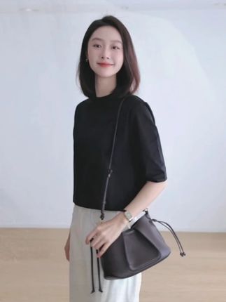 正肩短款T恤女款五分中袖体恤白色高腰显瘦百搭短款精致小上衣#每日穿搭 #今天穿什么 #简约搭配 #短袖推荐 #美衣推荐 @DOU+上热门 @巨量千川 @小店随心推
