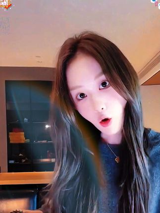 一个百搭的丝巾真的是穿搭氛围感的神! #丝巾系法又来更新了 #三角巾披肩 #丝巾披肩 #丝巾搭配 #丝巾系法又来更新了