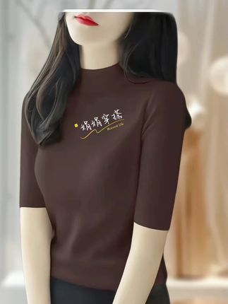 姐妹们,这件衣服穿上就是显年轻、显高级的。#谁穿谁好看 #修身显瘦 #面料舒适透气 #洋气减龄 #时尚女装