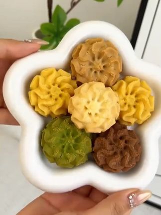 丹香海盐不甜黄油小花曲奇饼干3袋解馋必吃追剧上班高端烘焙零食#追剧小零食 #零食推荐 #吃货必备 #饼干 #曲奇饼干