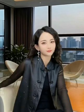 新中式轻国风盘扣立领坎肩短款马甲女高级感复古气质无袖背心外套,【新中式轻国风盘扣立领坎肩短款马甲女 高 级 感 复古气质无袖背心外套】时尚马甲穿搭 洋气减龄 久穿不过时 谁穿谁好看 #新中式穿搭 #复古气质 #国风马甲