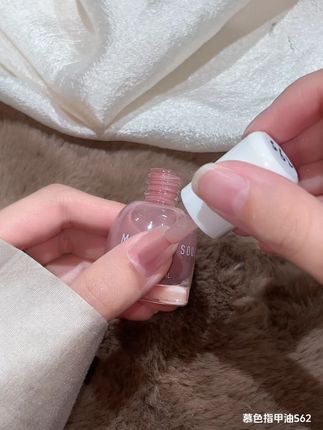 挖到宝了!这个小众品牌甲油比大牌还好用 清新到像春天的风#指甲油推荐 #美甲教程