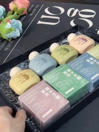 天啊!这香氛护手霜也太好闻了吧,香味简直比我家香水还耐闻! 这个价入手四只 哈哈#护手霜 #香氛护手霜 #护手霜推荐