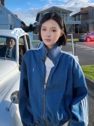 2025秋季新款!女生复古蓝色三条杠牛仔棒球外套太绝 #女生牛仔开衫 #休闲立领夹克 #蓝色棒球外套 #复古牛仔外套 #秋季新款女装