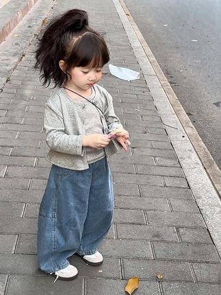 马上立秋了.🍁给女儿买了套简约韩系辣妹款三件套女儿穿上洋气 马上立秋了.给女儿买了套简约韩系辣妹款三件套女儿穿上洋气又高级小姑子见了也说好看,听我说三件才50多立马转钱让我也给她女儿抢一套心#高品质童装#女童穿搭 #女童套装#生女儿就是用来打扮的 #早秋新款